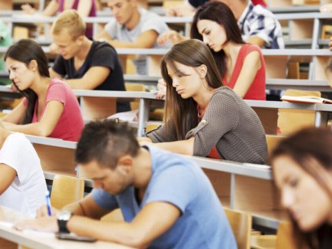 Prezidentin fərmanı qüvvəyə mindi:&nbsp;Tələbə təqaüdü 350 manat oldu