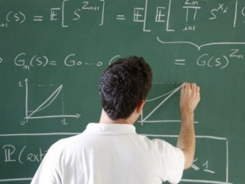 Britaniyada fizika müəllimi çatışmazlığı böhran yaradır