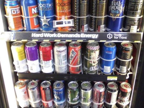 Britaniyada uşaqlara enerji içkisi satışı qadağan olunur