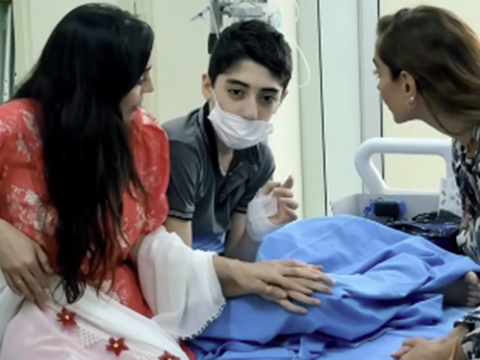 Leyla və Arzu Əliyevalar müalicə alan uşaqları ziyarət etdi 