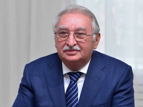 İşə çıxmıram, universiteti uşaqlar idarə edirlər - REKTOR