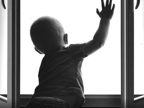 7-ci mərtəbədən yıxılan azyaşlı ölüb