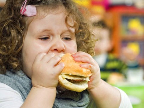 Dünyada artıq çəkili uşaqların sayı iki dəfə artıb