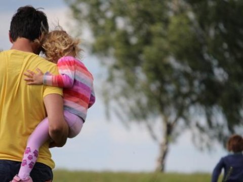 "Uşaqlar evdə gördüyü davranışları cəmiyyətdə təkrar edirlər"