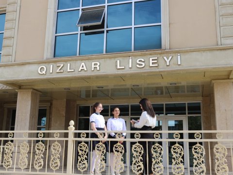 Naxçıvanda eyni sinfin 5 məzunu ödənişsiz tibb ixtisasına qəbul olunub