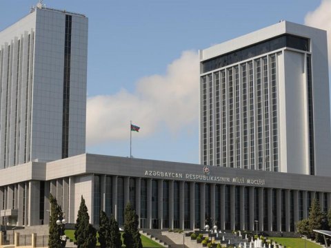 Milli Məclisdə dərsliklərlə bağlı ictimai dinləmə keçiriləcək