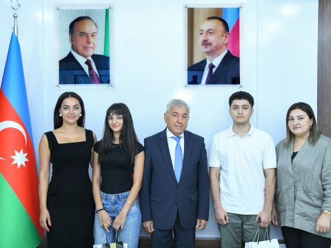 Rektor BMU tələbəsi adını qazanan şəhid övladları ilə görüşüb