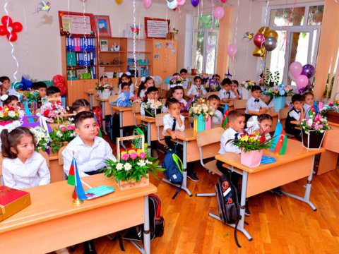 Sosioloq: 55 uşağın bir sinifdə oxuması təhsilin keyfiyyətini aşağı salır