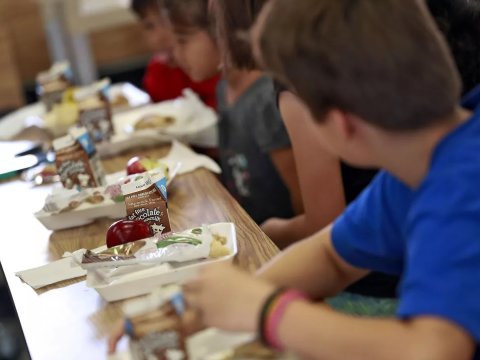 AQTA-dan uşaqların qidalanması ilə bağlı ÇAĞIRIŞ