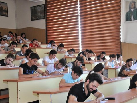 “Tələbələri şagird kimi idarə etmək doğru deyil”