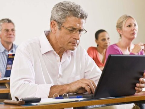 Yaşlıların təhsilə marağı: hansı ölkələr öndədir?