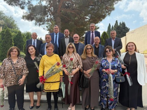 Məzunlar 34 ildən sonra eyni auditoriyada görüşdülər