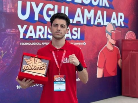 UNEC tələbəsi “TEKNOFEST–2025”də mükafat qazanıb