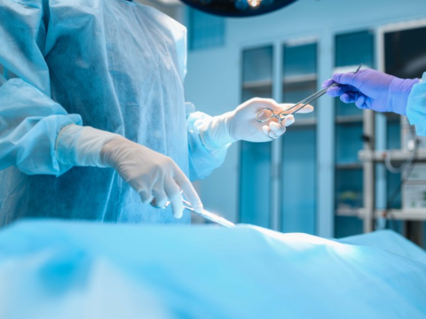 Azyaşlının bağırsağından maqnitlər və batareya çıxarılıb