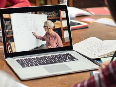 “Kompüter və maliyyə ixtisaslarında distant təhsilə keçid mümkündür”