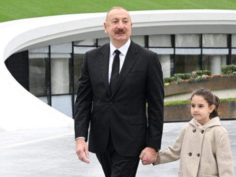 “Yaxşı babadır, gördüyümdən hündürdür” - Video