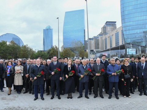 BMU-nun kollektivi Zəfər parkını ziyarət edib - FOTOLAR