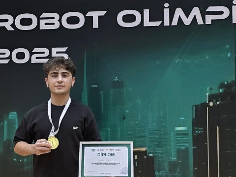 Paytaxt məktəblisi robot olimpiadasının qalibi olub