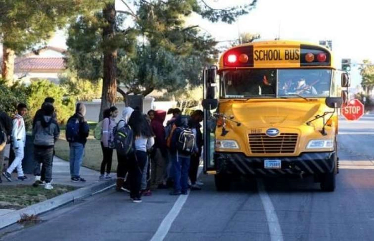 Məktəb avtobusları avtobus zolaqlarına daxil ola biləcəklər?