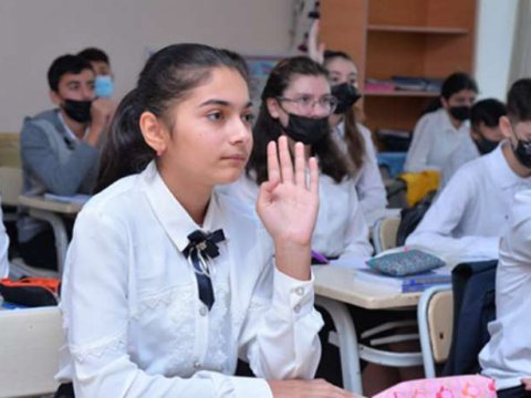 Yüksək bal toplayanlar daha çox regionlardandır - "Təhsildən başqa seçimləri yoxdur"