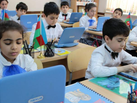 “Texnologiyaya açıq müəllim dərslərdə üstünlük qazanır”