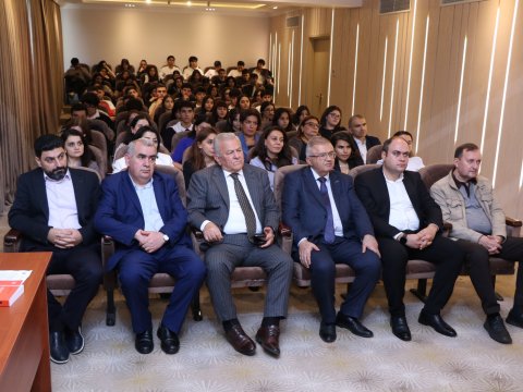 AzMİU-da "Orta Dəhliz” mövzusunda kitab təqdimatı keçirilib