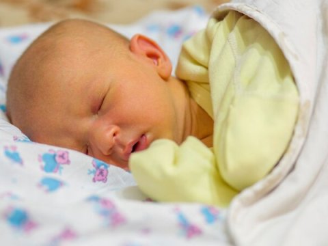 Yenidoğanda sarılıq: fototerapiyadan imtina ciddi risklər yaradır