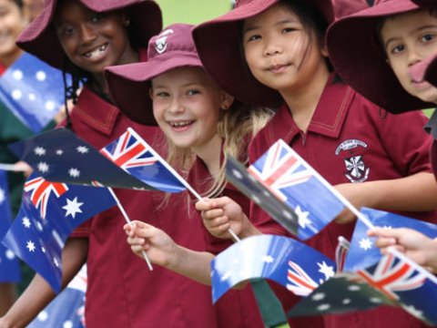 Avstraliyanın xaricdə təhsil müqavilələri tənqid olunur