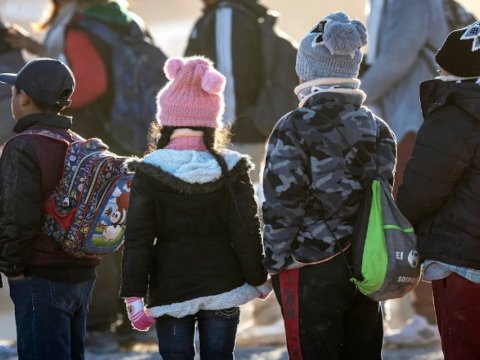 ABŞ miqrant uşaqlara könüllü deportasiya üçün 2500 dollar təklif edir