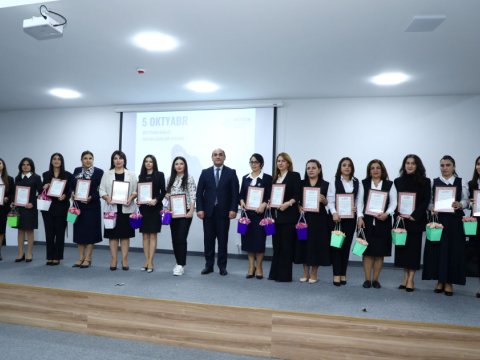 Paytaxtın təhsil işçiləri təltif edilib