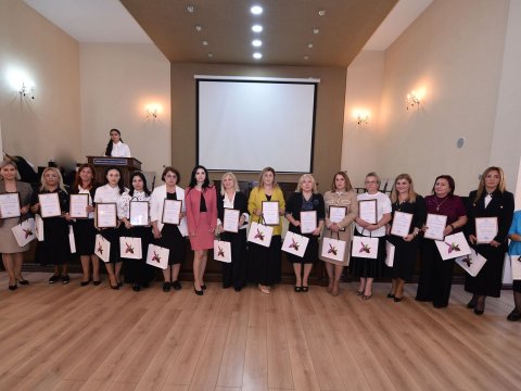 Təhsil işçilərinə təltiflər təqdim edilib