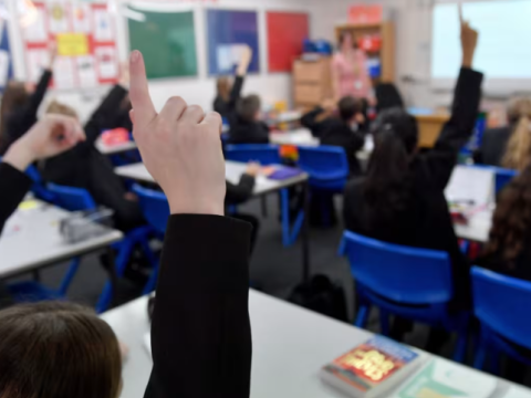 Təhsildə sərmayəçilik və kommersiyalaşma mövzusu tənqid olunur