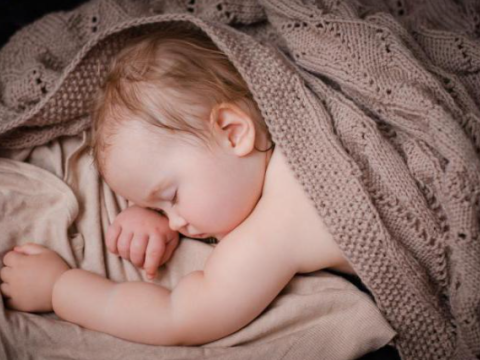 Uşaqlarda tərləmə: hansı hal normaldır, hansı diqqət tələb edir?