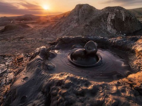 Azərbaycanda palçıq vulkanı püskürüb