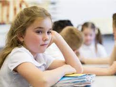 Gənc tələbə Kamerunda uşaqlar üçün təhsil imkanları yaradır