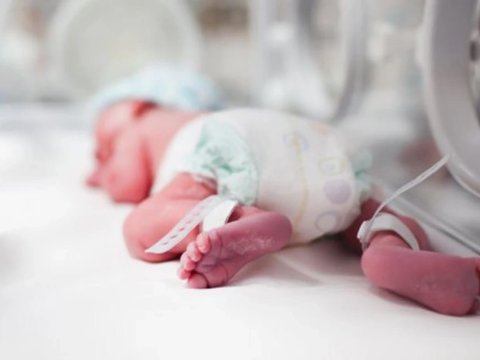 Azərbaycanda 16 yaşlı qız ana oldu