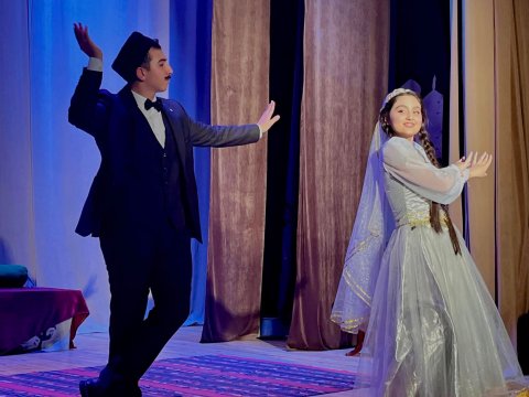 “Arşın mal alan” operettası məktəblilərin təqdimatında