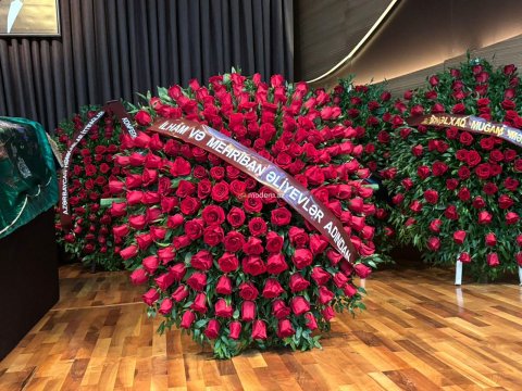 Prezidentlə xanımı Xalq artistinin vida mərasiminə əkil göndərib