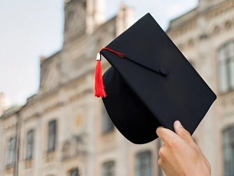 Gənclər xarici seçir - Yerli universitetlər onların ehtiyaclarını ödəyə bilmir?