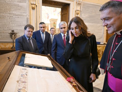 Mehriban Əliyeva Vatikan Apostol Kitabxanasını ziyarət edib
