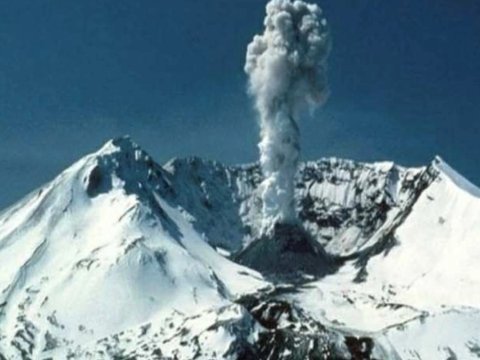 Alimlərdən xəbərdarlıq:700 min il "yatmış" vulkan oyanıb