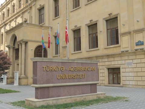 Emin Əmrullayev və Erol Özvar Türkiyə–Azərbaycan Universitetində tələbələrlə görüşüblər