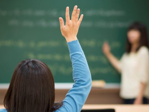 Emin Əmrullayevin müşavirindən müəllimlərin maaşı ilə bağlı vacib açıqlama