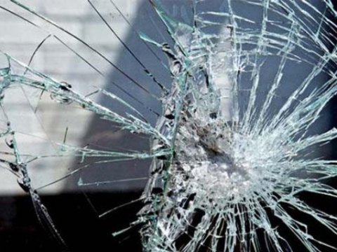 Sumqayıtda maşın divara çırpıldı - 6 yeniyetmə yaralandı