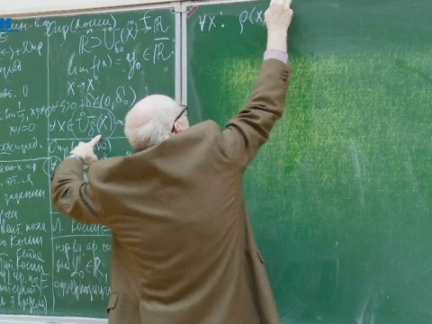 Təhsildə köhnə sistemin təsiri: “Bəzi yaşlı müəllimlər şiddətə meyilli olur”