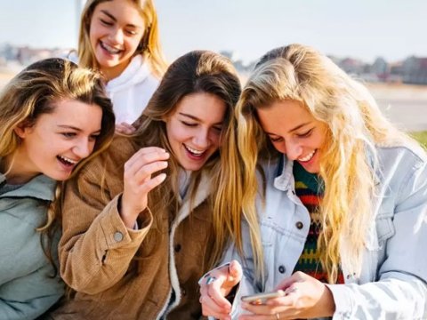 Qızlar gənclik dövründə özünəinamda oğlanları qabaqlayıb- ARAŞDIRMA