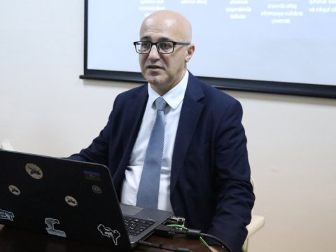 Diasporla İş üzrə Dövlət Komitəsinin şöbə müdiri Azərbaycan Universitetinin tələbələri ilə görüşüb