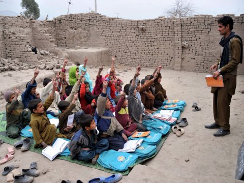 Təhsil böhranı: milyonlarla uşaq məktəbdən kənarda qalıb
