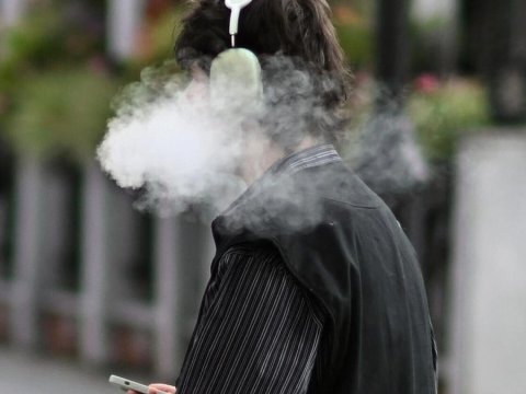 Bu ölkə 18 yaşa qədər insanlar üçün siqaret çəkməyi qadağan edən ilk ölkə olub