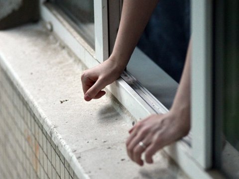 Türkiyədə müəllim binadan yıxılıb öldü